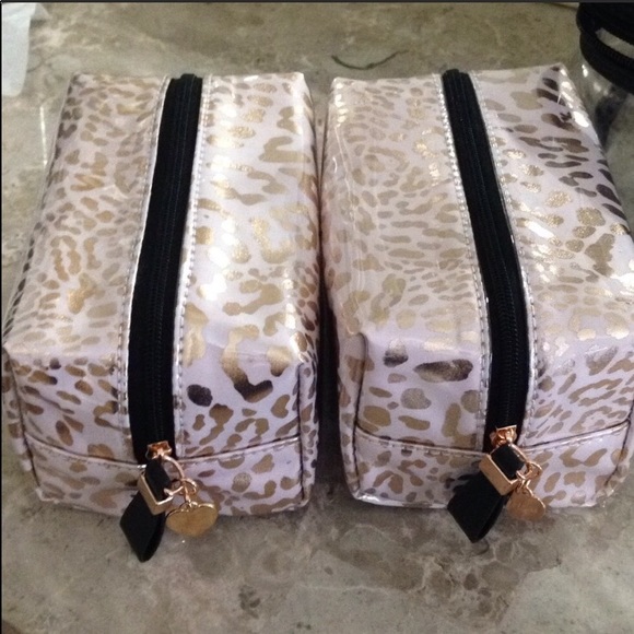 SOLD Victoria Secret Cosmetic Bags/Bundle - Picture 5 of 8